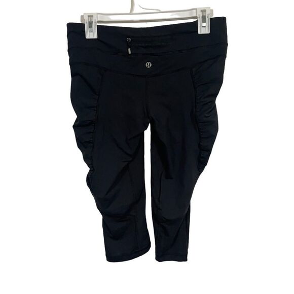 lululemon athletica Pants - Lululemon Mid Rise Black Activewear Capris